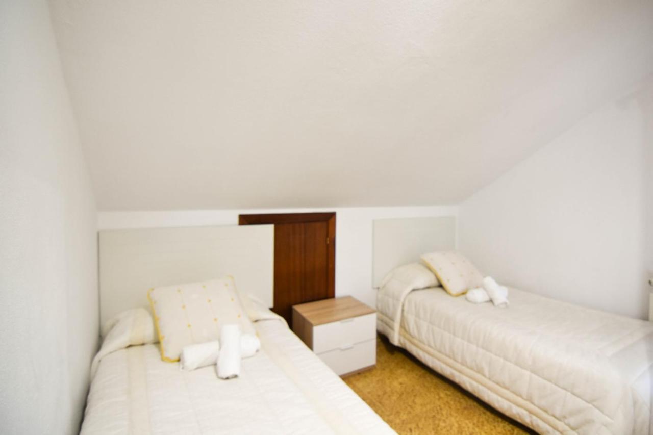 Amplio Y Comodo Chalet En Ajo Con Preciosas Vistas Bagian luar foto